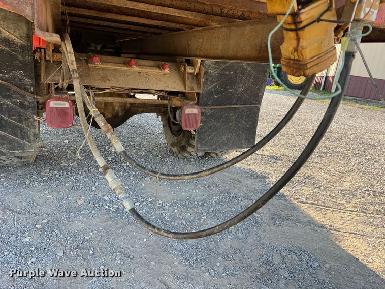 image for item NA9138 1976 International Loadstar 1600  grain truck