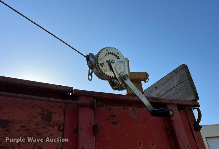 image for item NA9138 1976 International Loadstar 1600  grain truck