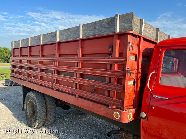 image for item NA9138 1976 International Loadstar 1600  grain truck