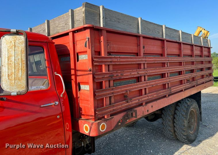 image for item NA9138 1976 International Loadstar 1600  grain truck