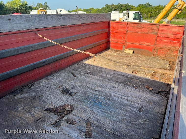 image for item NA9138 1976 International Loadstar 1600  grain truck