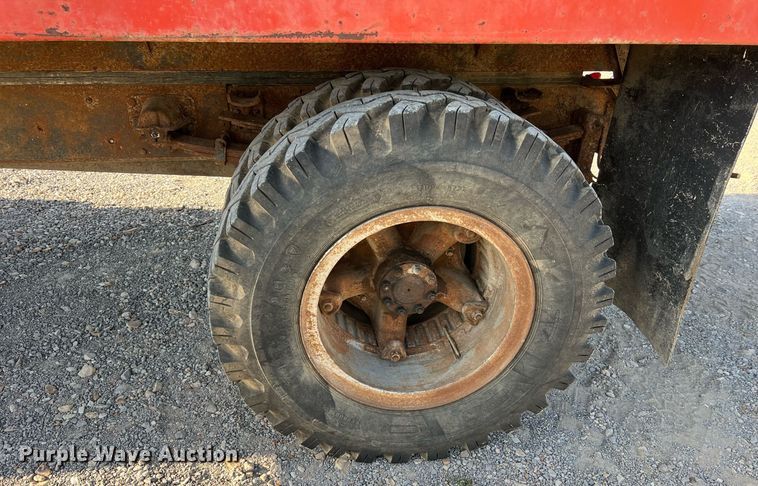 image for item NA9138 1976 International Loadstar 1600  grain truck