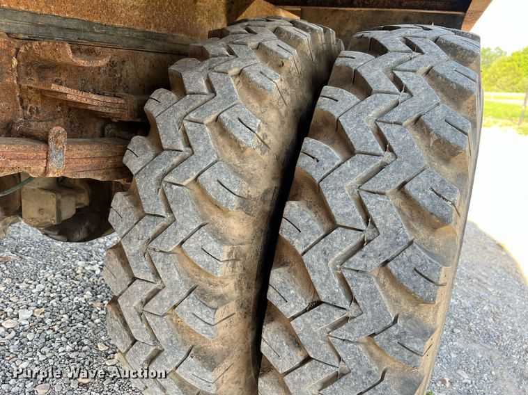 image for item NA9138 1976 International Loadstar 1600  grain truck