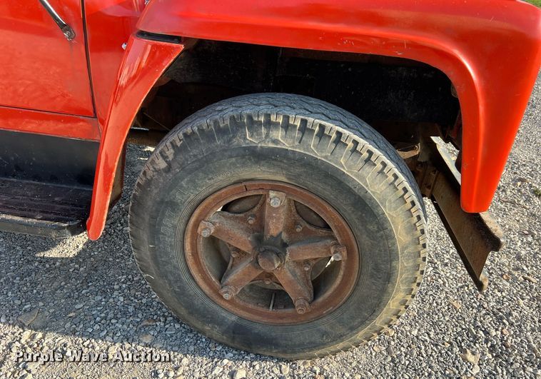 image for item NA9138 1976 International Loadstar 1600  grain truck