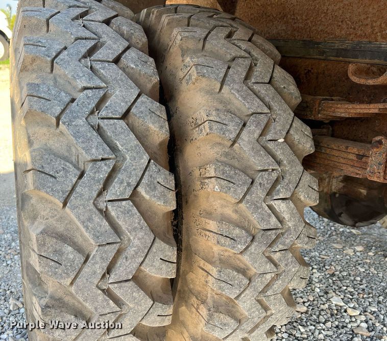 image for item NA9138 1976 International Loadstar 1600  grain truck