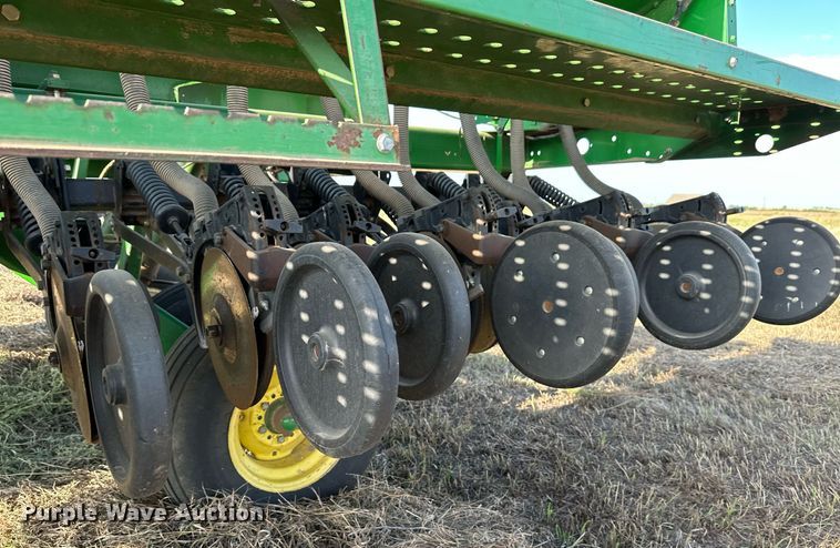 image for item NF9084 John Deere 455  grain drill