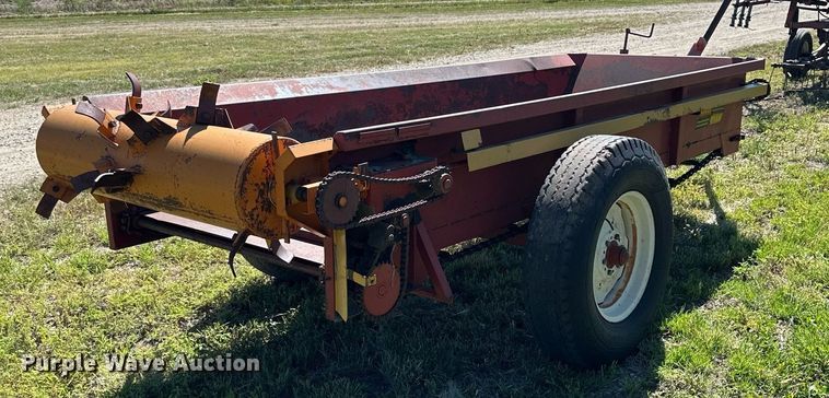 image for item NP9404 Kelly-Ryan  manure spreader