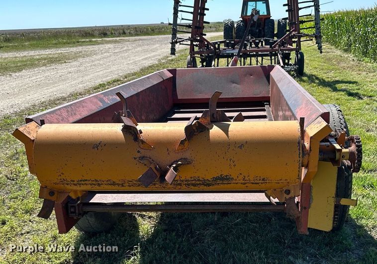 image for item NP9404 Kelly-Ryan  manure spreader