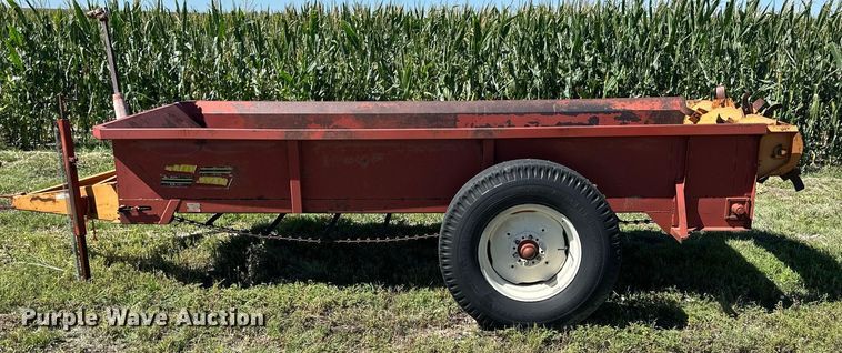 image for item NP9404 Kelly-Ryan  manure spreader