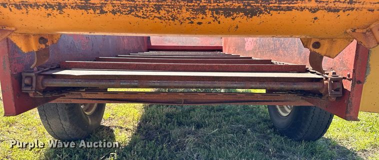 image for item NP9404 Kelly-Ryan  manure spreader