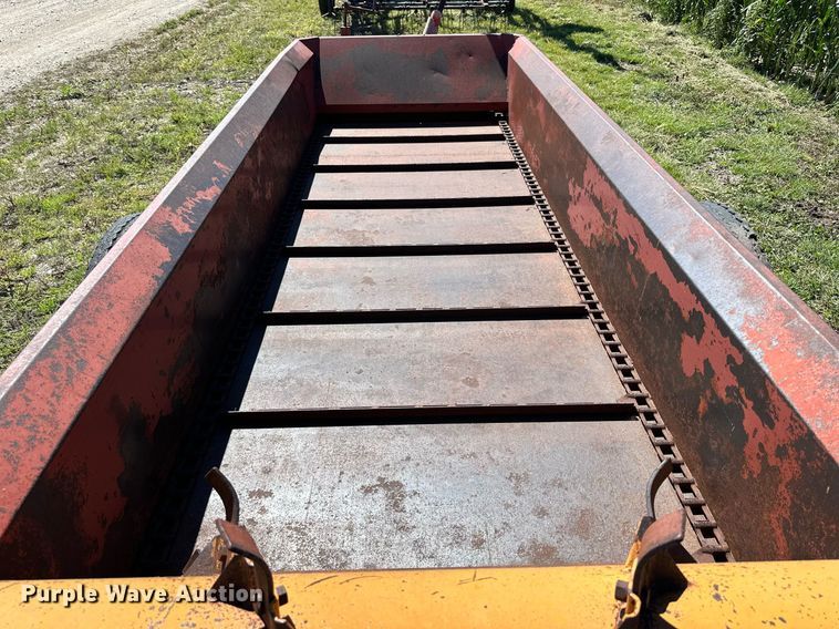 image for item NP9404 Kelly-Ryan  manure spreader