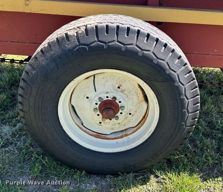 image for item NP9404 Kelly-Ryan  manure spreader