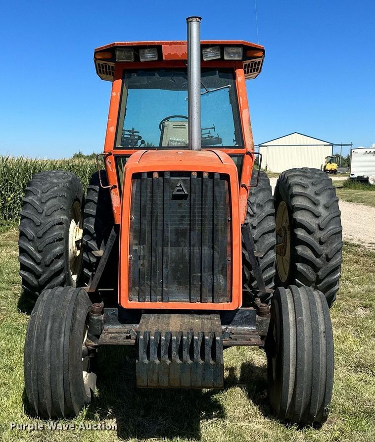 image for item NP9406 1982 Allis-Chalmers 8070  tractor
