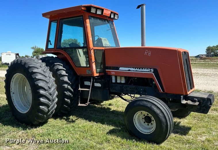 image for item NP9406 1982 Allis-Chalmers 8070  tractor