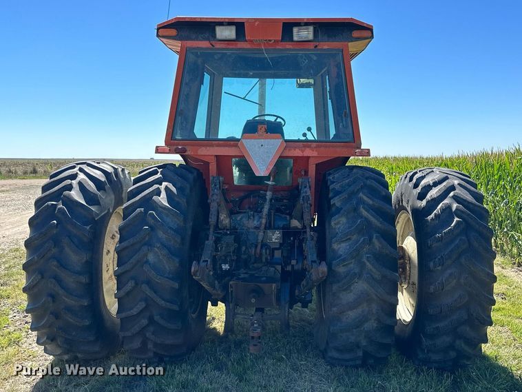 image for item NP9406 1982 Allis-Chalmers 8070  tractor