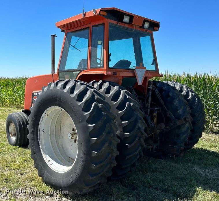 image for item NP9406 1982 Allis-Chalmers 8070  tractor