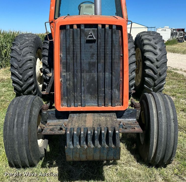 image for item NP9406 1982 Allis-Chalmers 8070  tractor