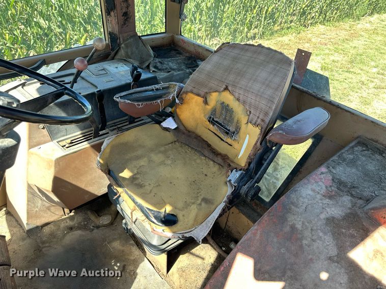 image for item NP9406 1982 Allis-Chalmers 8070  tractor