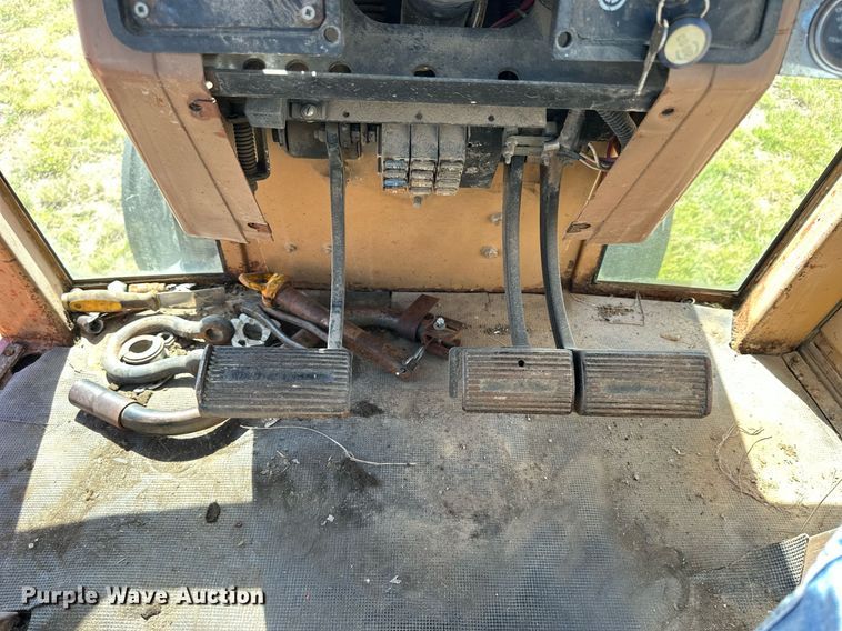 image for item NP9406 1982 Allis-Chalmers 8070  tractor