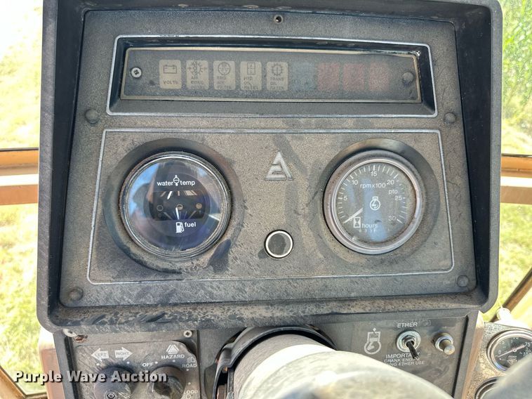 image for item NP9406 1982 Allis-Chalmers 8070  tractor