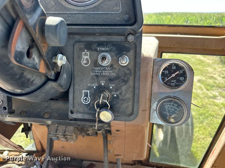 image for item NP9406 1982 Allis-Chalmers 8070  tractor