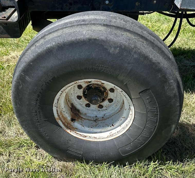 image for item NP9406 1982 Allis-Chalmers 8070  tractor