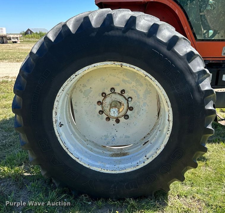 image for item NP9406 1982 Allis-Chalmers 8070  tractor