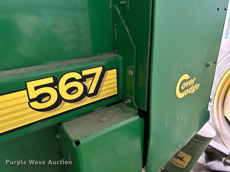image for item NP9417 2004 John Deere 567  round baler