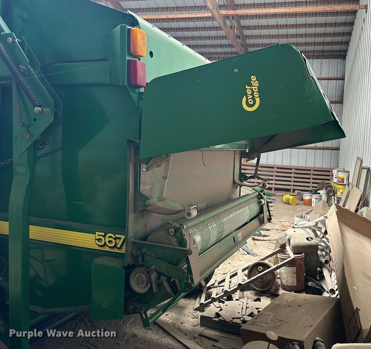 image for item NP9417 2004 John Deere 567  round baler