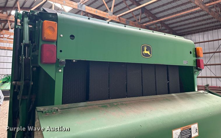 image for item NP9417 2004 John Deere 567  round baler