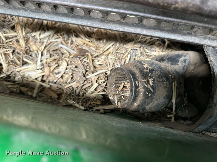 image for item NP9417 2004 John Deere 567  round baler