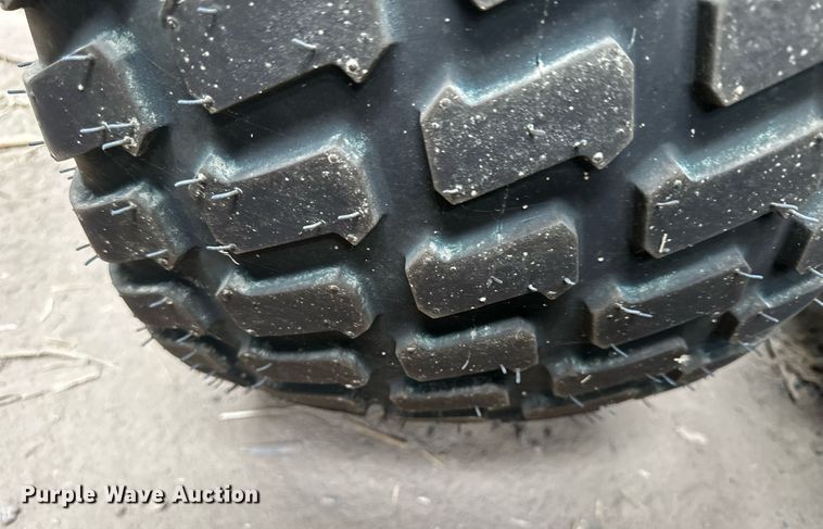 image for item NP9417 2004 John Deere 567  round baler