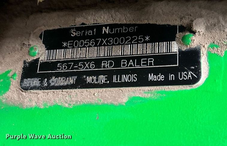 image for item NP9417 2004 John Deere 567  round baler