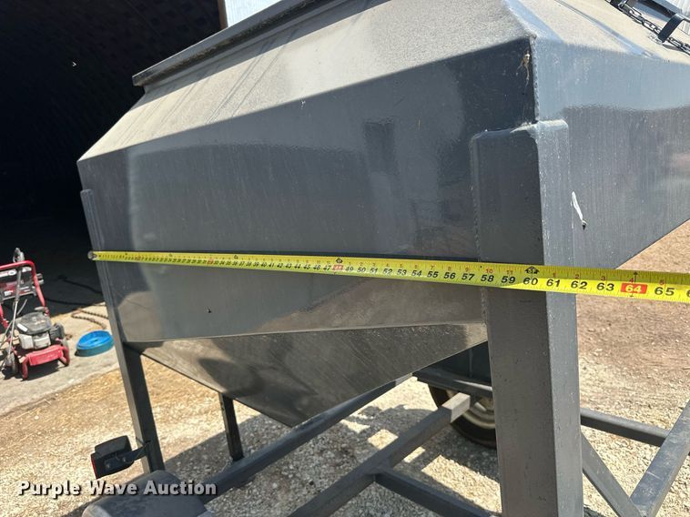 image for item NP9421 L-H Versa-Tote  grain cart