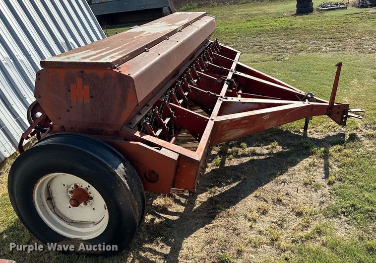 image for item NP9432 International 510  grain drill