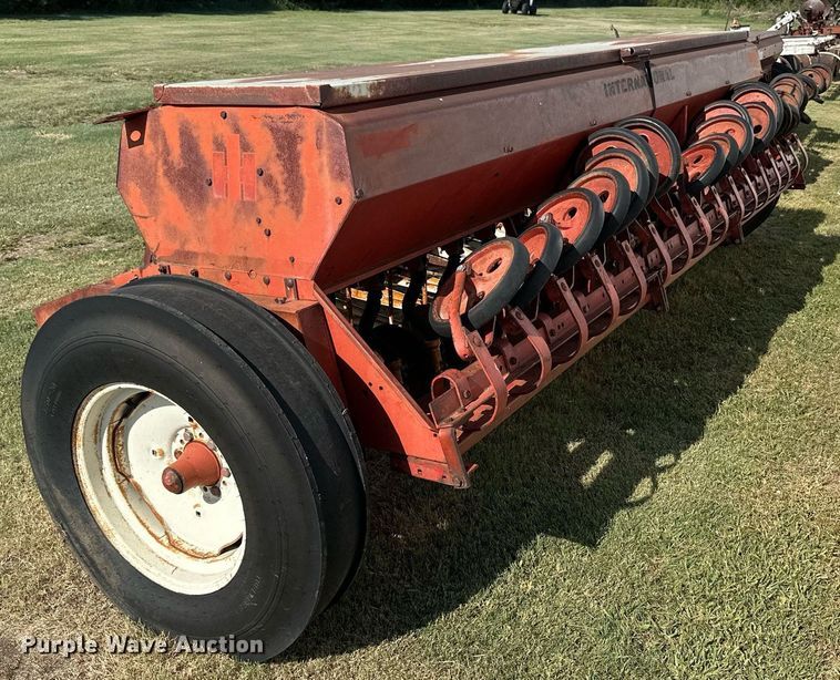 image for item NP9432 International 510  grain drill