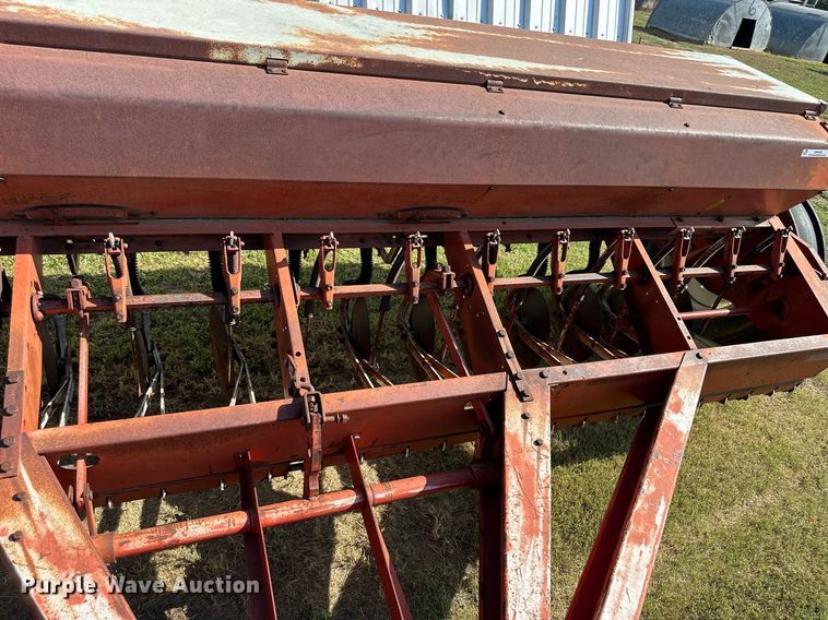 image for item NP9432 International 510  grain drill