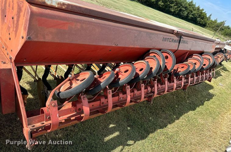 image for item NP9432 International 510  grain drill