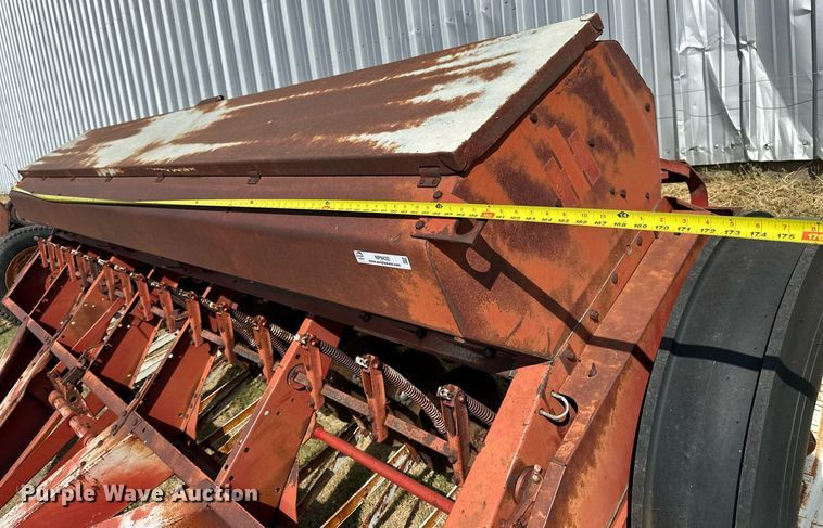 image for item NP9432 International 510  grain drill