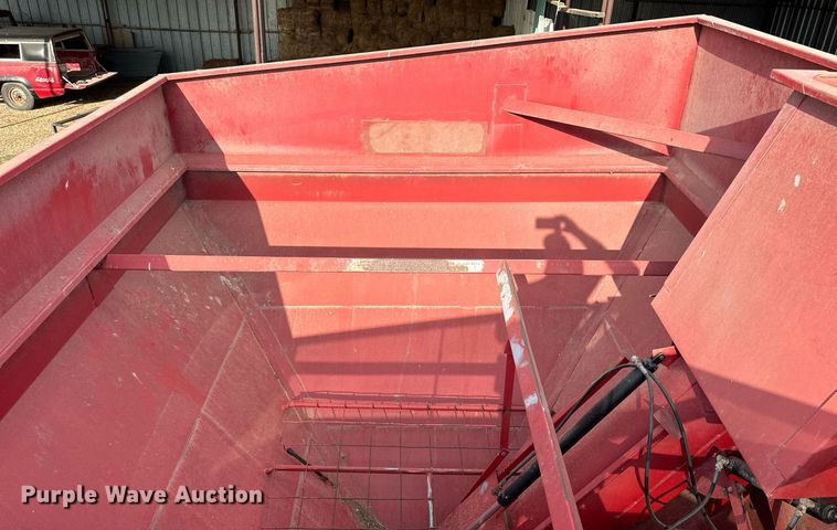 image for item NP9443 E-Z Trail 500  grain cart
