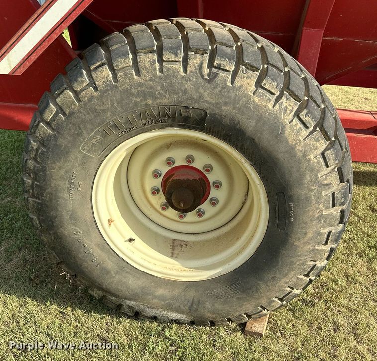 image for item NP9443 E-Z Trail 500  grain cart