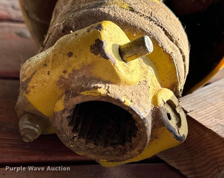 image for item NP9443 E-Z Trail 500  grain cart