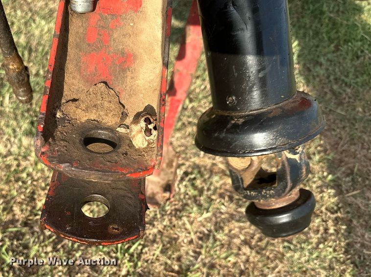 image for item NP9444 2000 New Holland 688  round baler