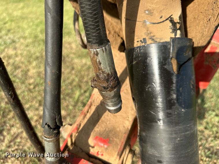 image for item NP9444 2000 New Holland 688  round baler