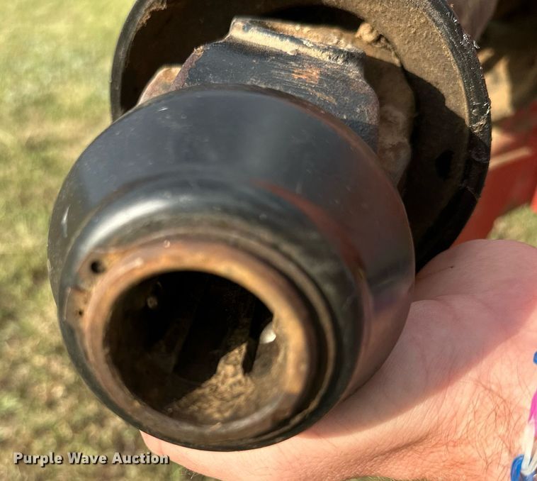 image for item NP9444 2000 New Holland 688  round baler