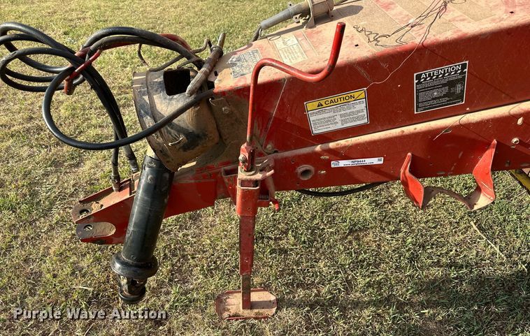 image for item NP9444 2000 New Holland 688  round baler