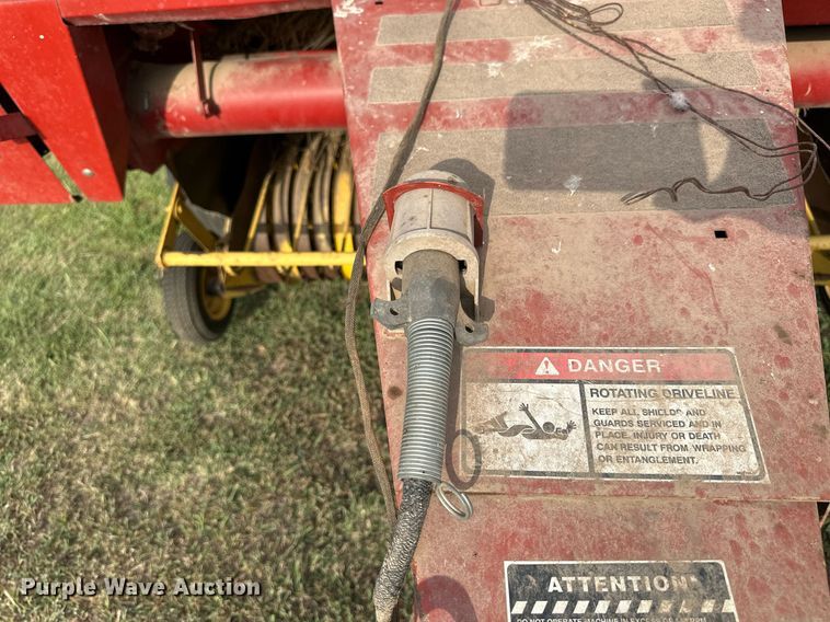 image for item NP9444 2000 New Holland 688  round baler