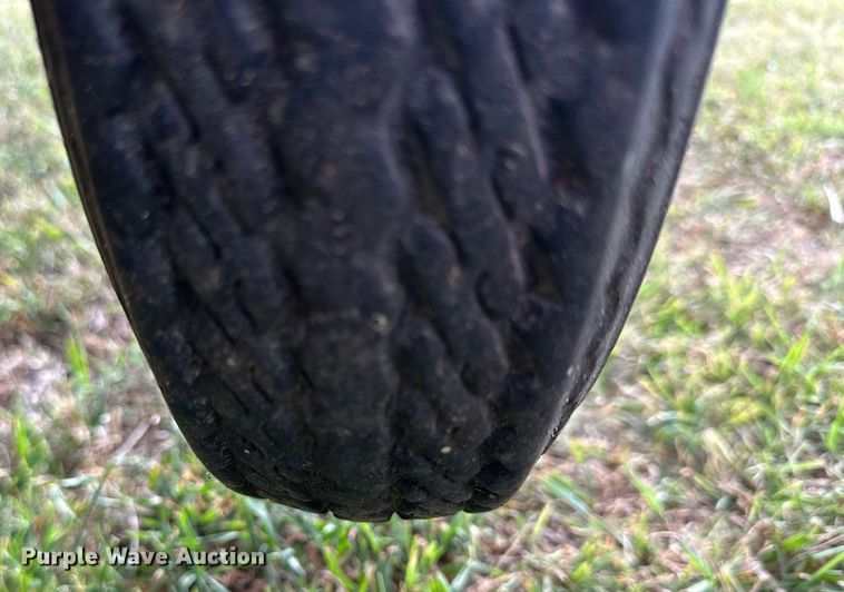 image for item NP9444 2000 New Holland 688  round baler