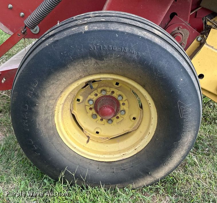 image for item NP9444 2000 New Holland 688  round baler