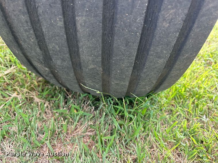 image for item NP9444 2000 New Holland 688  round baler